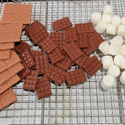 Campfire  S'mores Wax Melts are wax melts taken to the next level. They will take you back to being outdoors sitting around the fire eating your favorite sweet treat after a day of camping. They are definitely a conversation starter. 